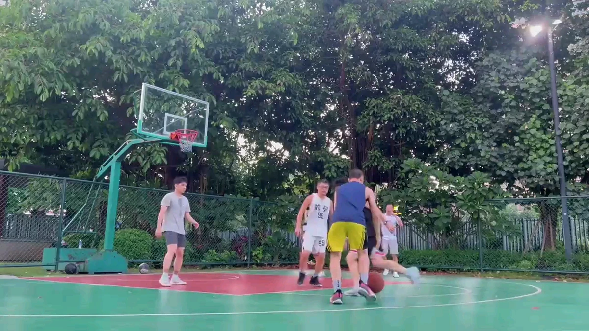 如何通过参加杯赛提升篮球训练效果_0